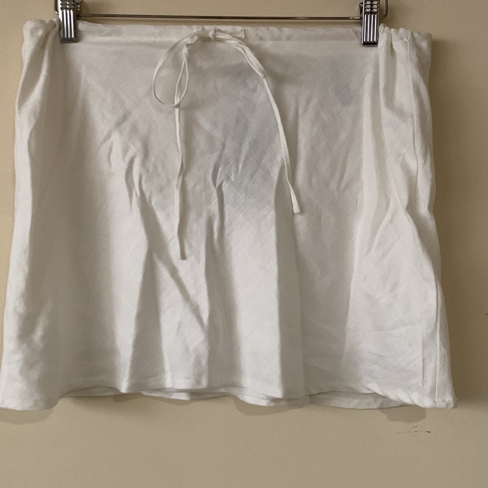 White skirt - Picture 2 of 6
